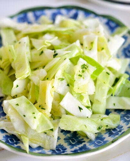 Easy Cabbage Salad with Garlic and Lemon