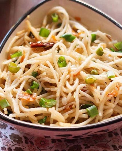Hakka Noodles Recipe (Indian Chinese Style)