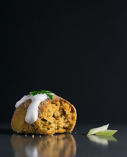 Baked humus balls with yogurt dressing (plus a vegan option)