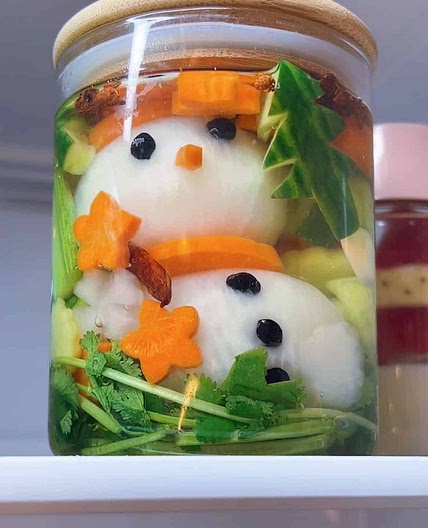 Snowman Overnight Refrigerator Pickles - Pickled radish and cucumbers