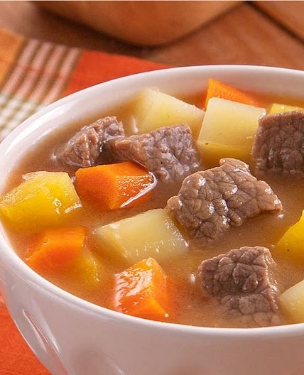 SOPA DE CARNE COM LEGUMES