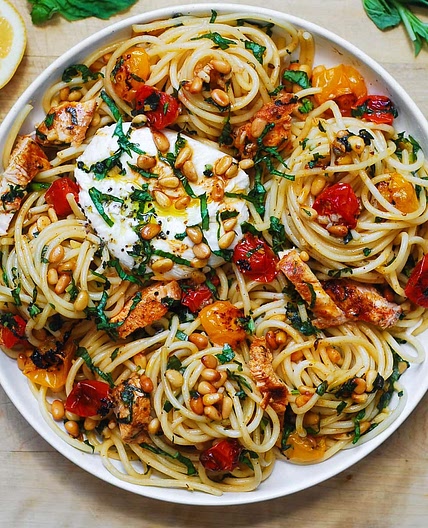 Chicken Spaghetti with Burrata and Lemon Butter Garlic Sauce