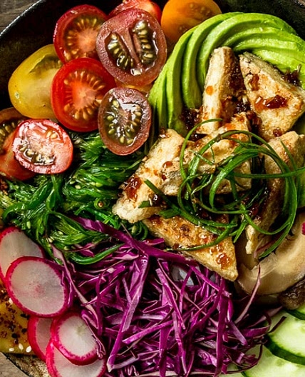 Crispy Garlic Tofu Buddha Bowl