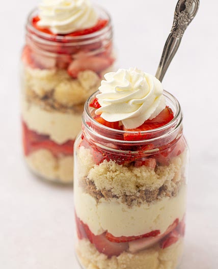 Mason Jar Strawberry Cheesecake