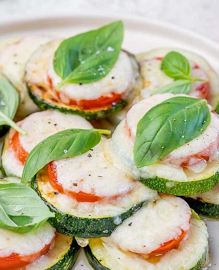 Skillet Zucchini Margherita Pizza Bites