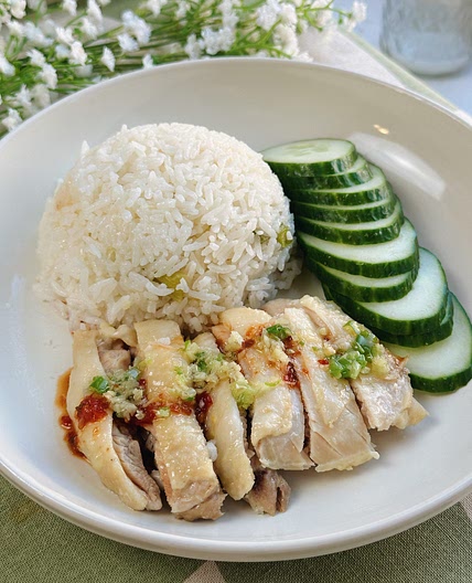Rice Cooker Hainanese Chicken Rice (Easy One-Pot Recipe)