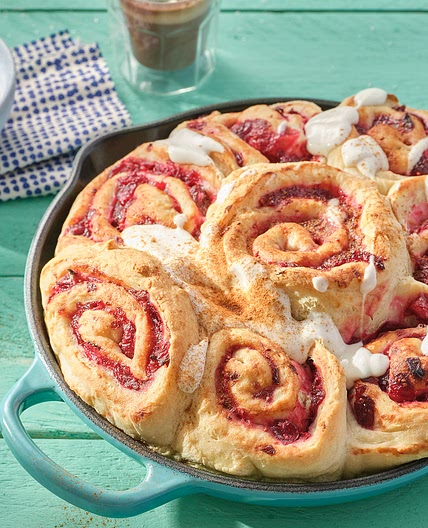 Saftige Hefeschnecken mit Orangen-Cranberry-Füllung