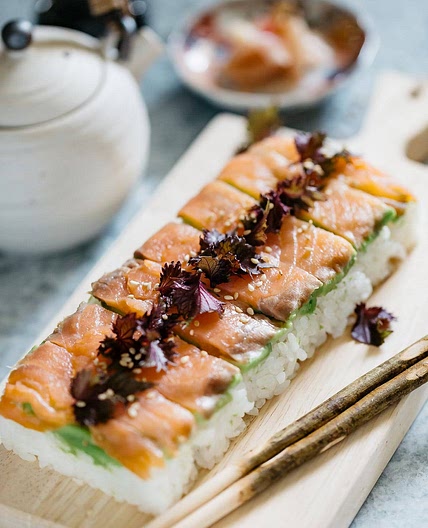 Pressed Sushi with Smoked Salmon スモークサーモンの押し寿司