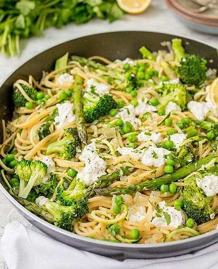 One-pot garlic and herb spaghetti with courgetti