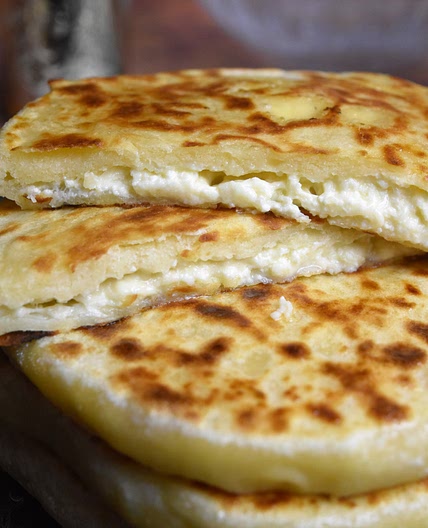 Pain au fromage, Khachapuri