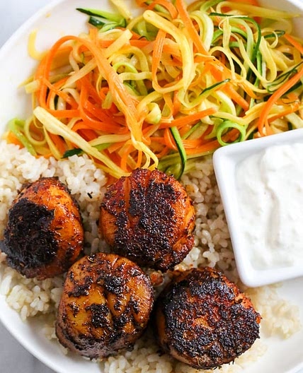 Blackened Scallops with Horseradish Sauce