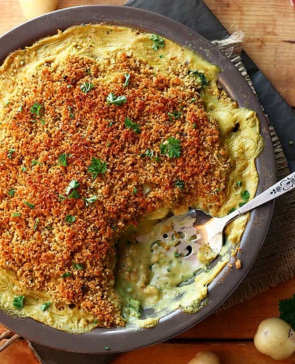 Cheesy Vegan Potato & Broccoli Casserole