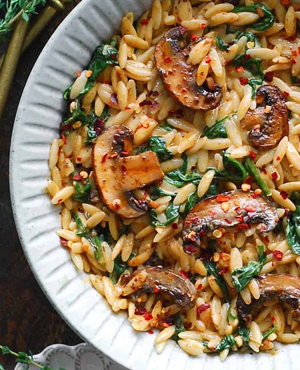 Creamy Spinach and Mushroom Orzo (30 Minutes, ONE-PAN)