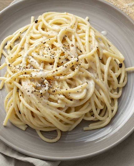 Spaghetti Cacio e Pepe (Pecorino and black pepper spaghetti)