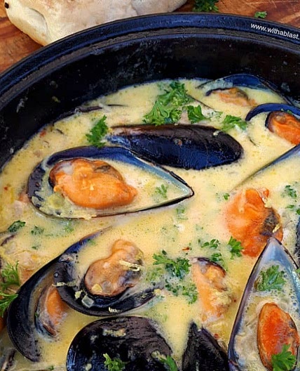 Mussels In lemon Garlic-Butter Sauce
