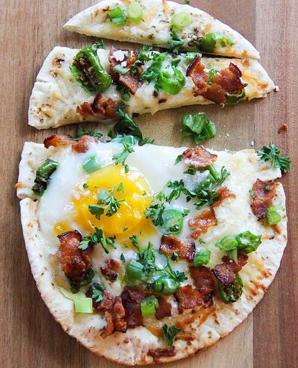 Breakfast Naan Pizza