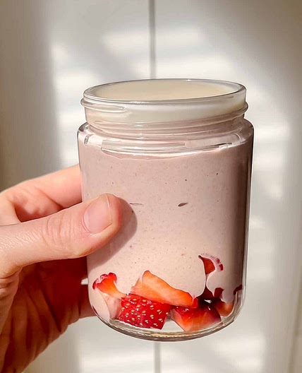 Strawberry Overnight Oats (Blended)