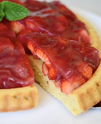 German Strawberry Cake | Erdbeerkuchen