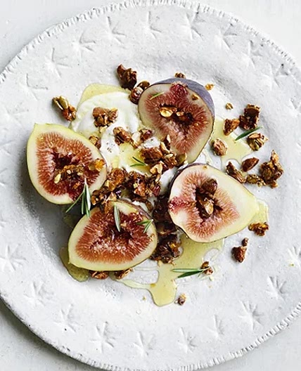 Figs with cardamom yoghurt and nut crumble