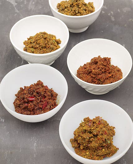 Easy homemade curry pastes