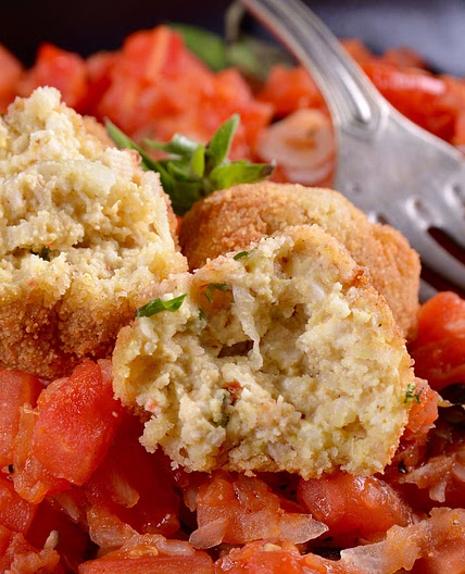 Albóndigas vegetarianas de tofu con salsa de tomate