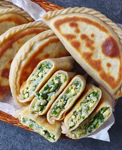 Chinese chive pockets (韭菜盒子)