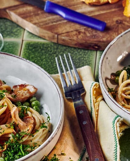 Vegane Pasta mit Pfifferlingen und Erbsen