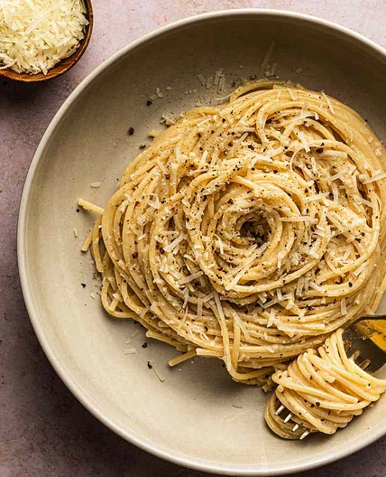 Cacio e Pepe (Spaghetti With Black Pepper and Pecorino Romano) Recipe