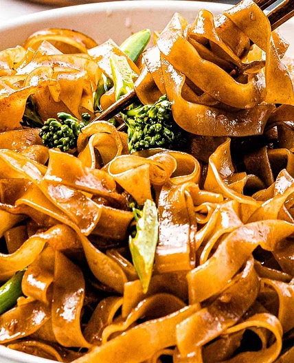 15 Minute Pad See Ew (Thai Stir Fried Noodles)