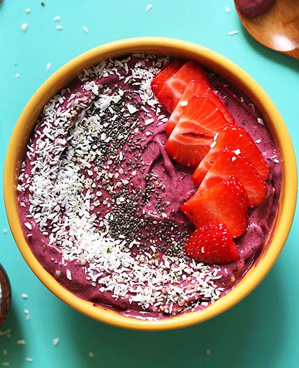 My Go-To Smoothie Bowl (5 minutes!)