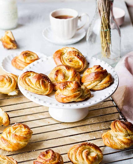 Swedish Cardamom Buns (Kardemummabullar)