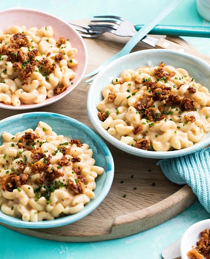 Vegan macaroni and cheese with tempeh bacon bits