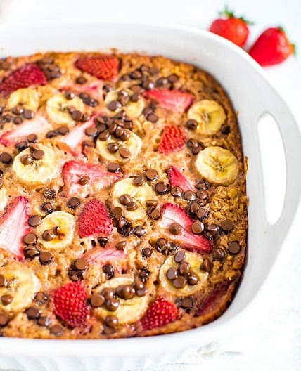 Strawberry Banana Baked Oatmeal