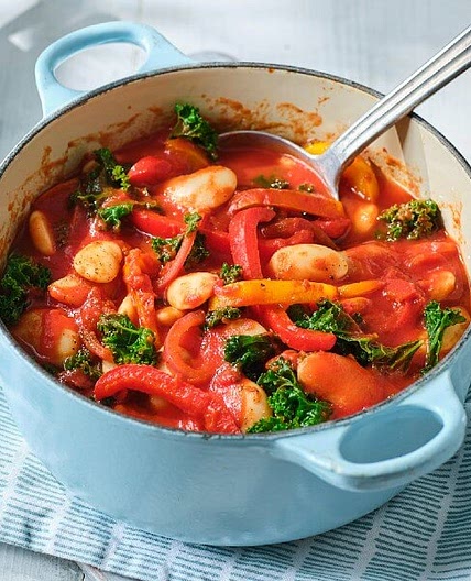 Tomato, garlic and butterbean stew
