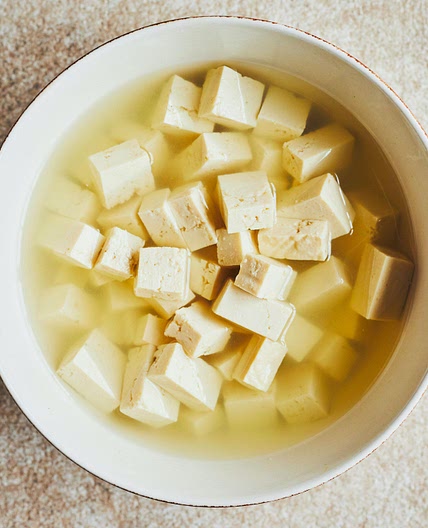 Tofu mariné comme du fromage feta