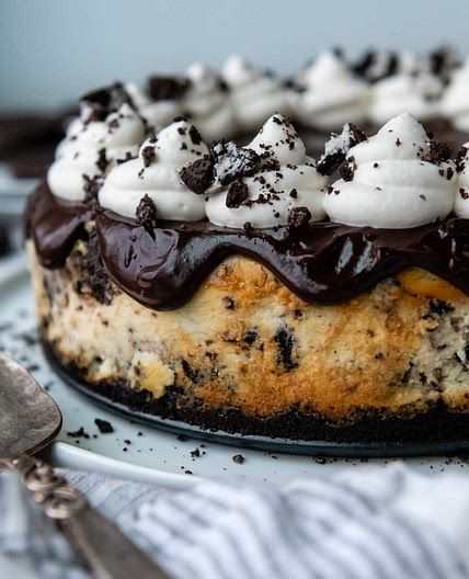 Ultra Creamy Gluten-Free Oreo Cheesecake (Easy)