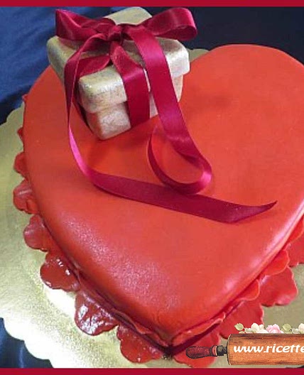 Torta san valentino a forma di cuore