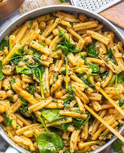 Za'atar Spiced Pasta with Chickpeas and Spinach