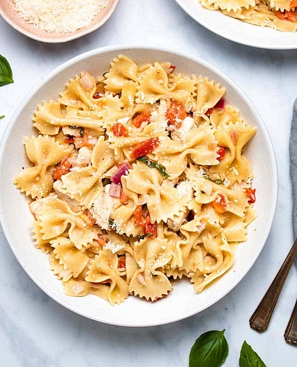 Instant Pot Bruschetta Chicken Pasta