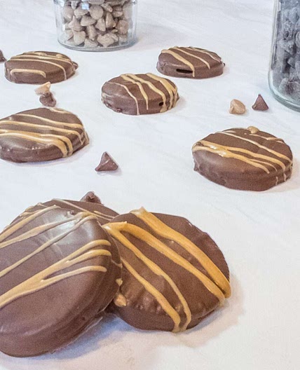 4 Ingredient Chocolate Peanut Butter Cookies (No Bake)