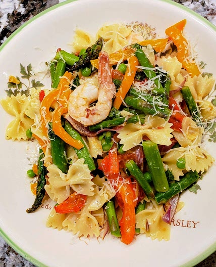 Pasta primavera with shrimp