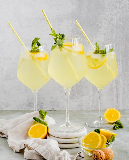 Limoncello Spritz (A Lemon Prosecco Cocktail)