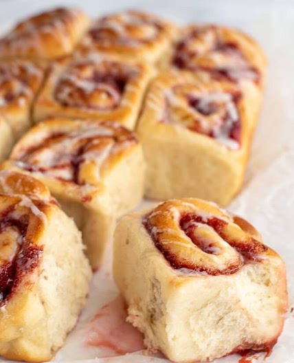 Rhubarb & Strawberry Buns