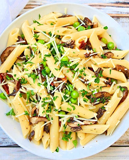 Pasta with Mushrooms and Peas