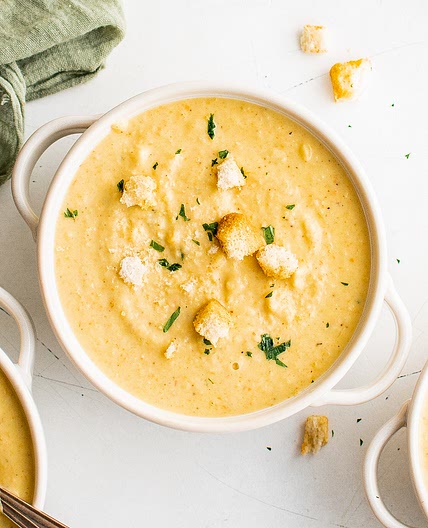 Roasted Garlic Cauliflower Soup