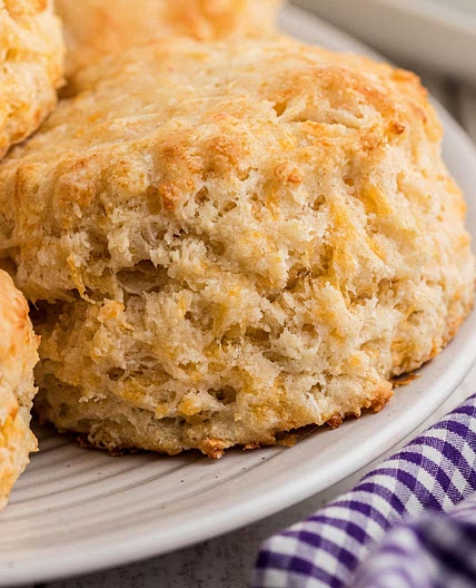 Fluffy Cheddar Biscuits