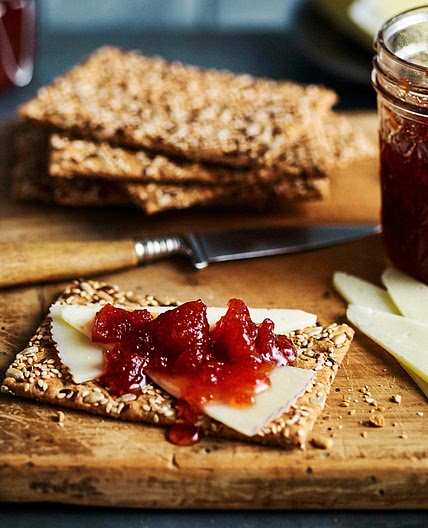 Chunky quince, rosè and vanilla preserve
