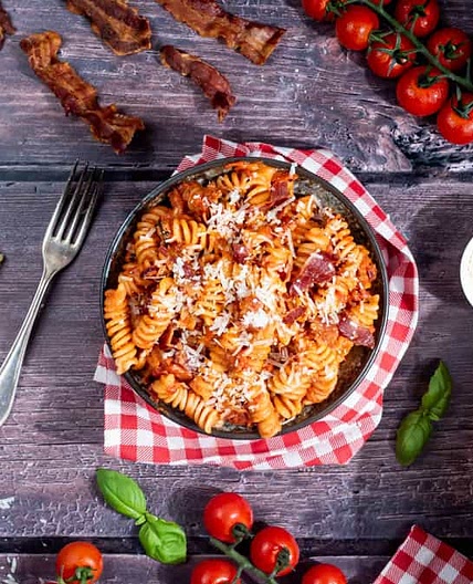 Creamy Bacon and Tomato Pasta With Chilli Flakes