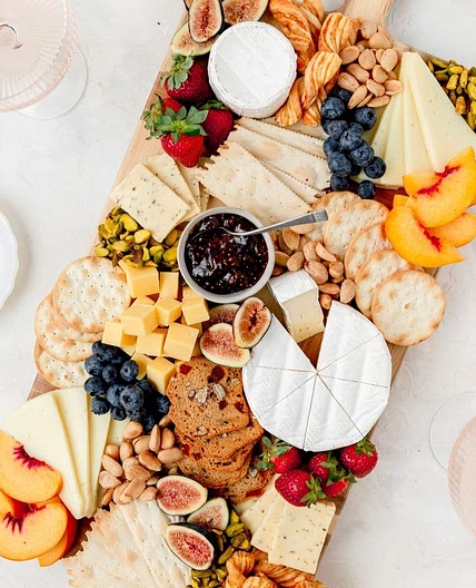 How to Make a Perfect Summer Cheeseboard