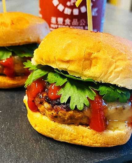 Blackstone Garlic Sriracha Chicken Sliders